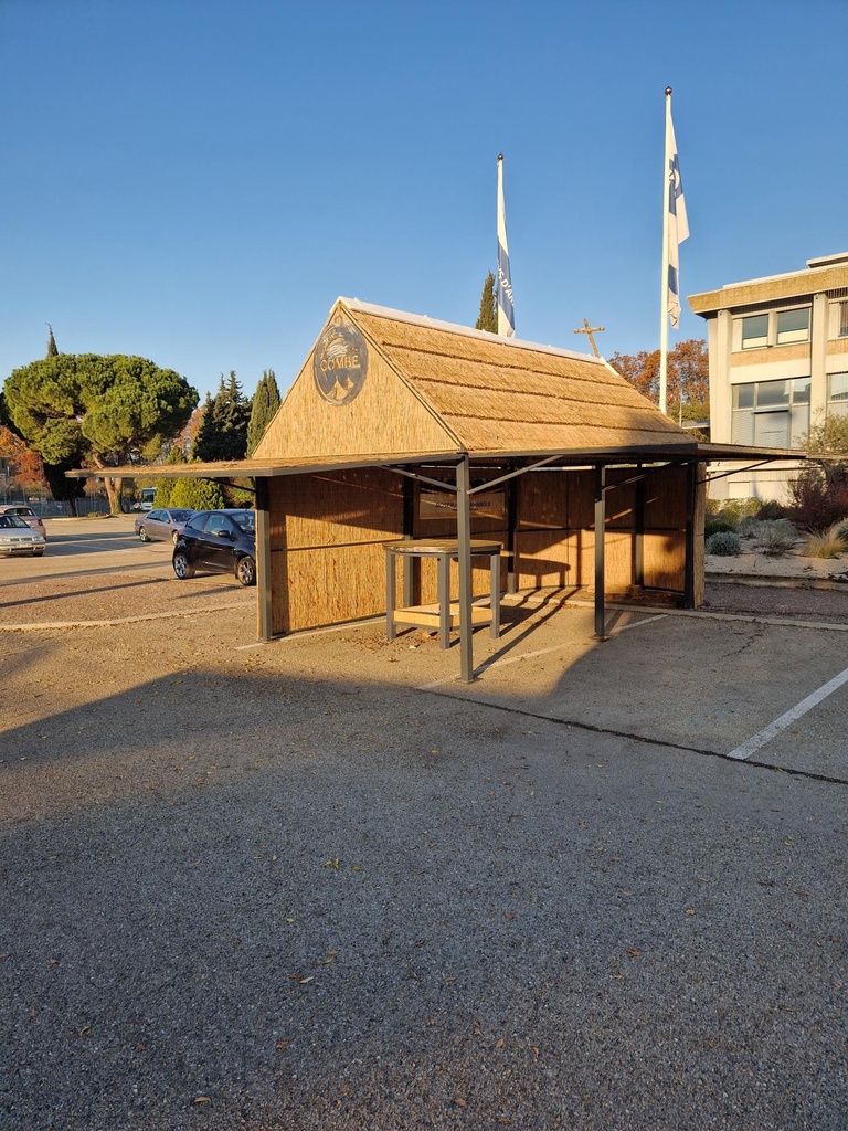 CABANE DE GARDIAN 3.00 x 6.50 avec paroi relevable et porte a l'avant