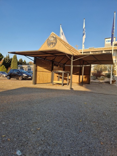 CABANE DE GARDIAN 3.00 x 6.50 avec paroi relevable et porte a l'avant
